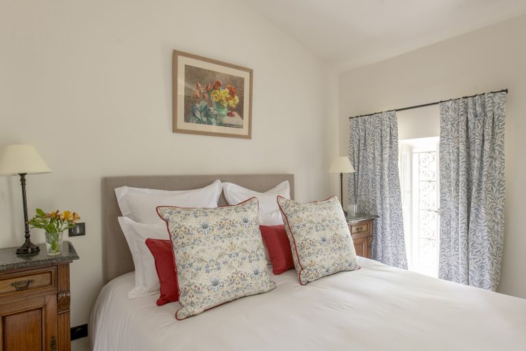 Chambre_ciel_mas_paillan_location_mas_provencal_3_chambres_domaine_viticole_parc_naturel_des_alpilles