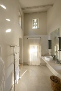 Salle de bain de la chambre du pigeonnier