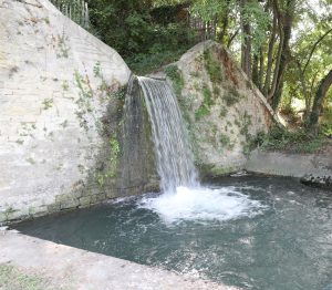Les chutes d'eau du jardin de la Bastide de Dalméran